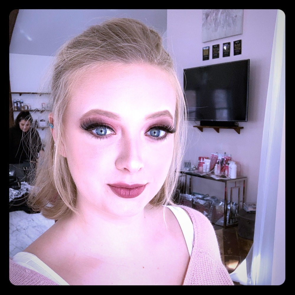 Meet your Posher, Mia